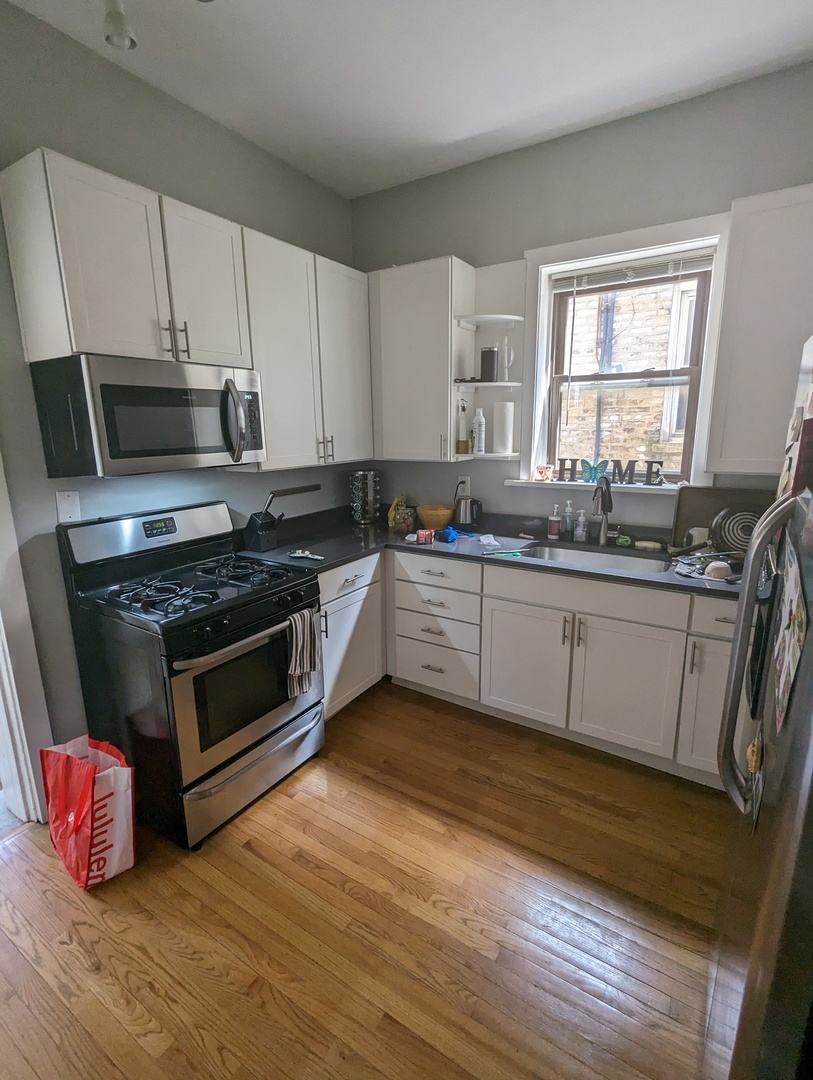 2425 N Geneva Terrace Unit: 2