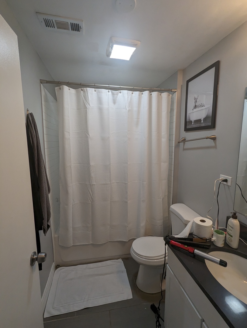 2425 N Geneva Terrace Unit: 2