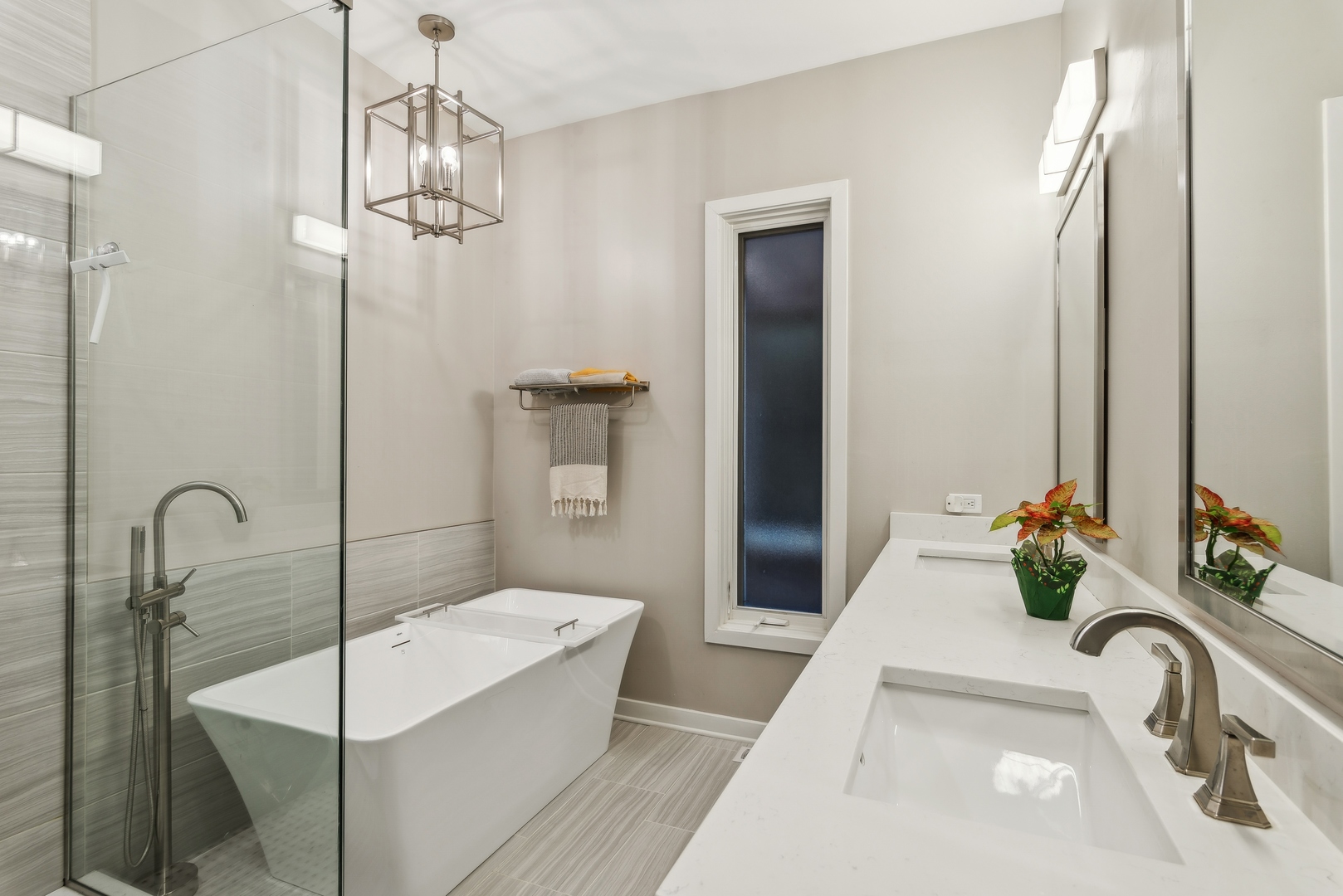 1411 N Mohawk Street Unit: 1