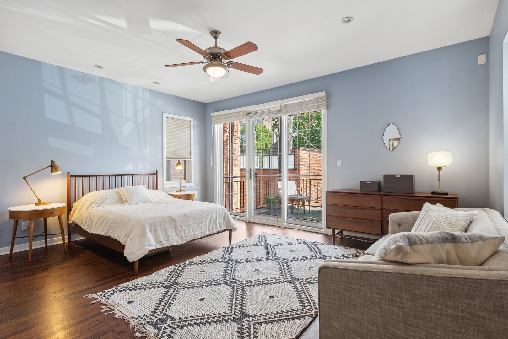 1411 N Mohawk Street Unit: 1