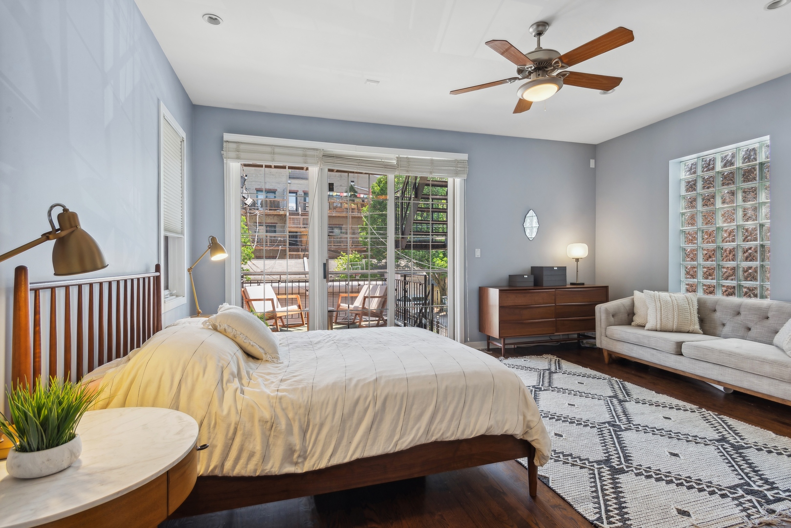 1411 N Mohawk Street Unit: 1