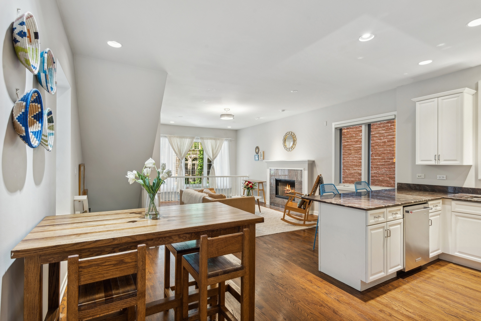 1411 N Mohawk Street Unit: 1