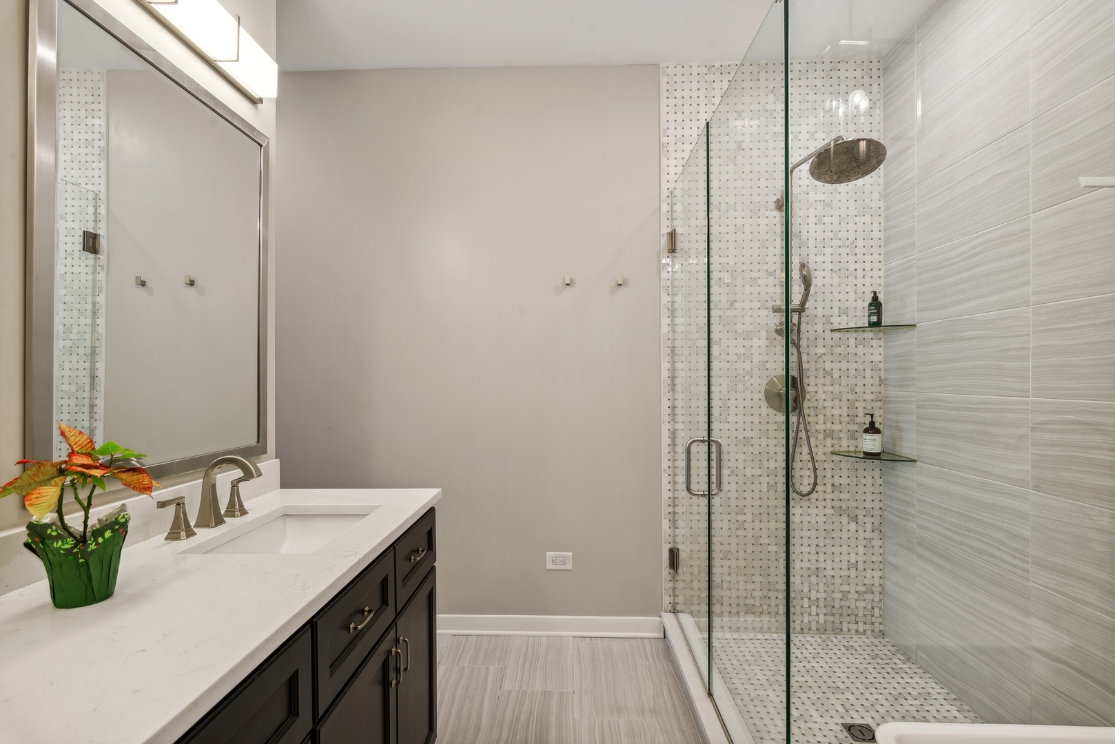 1411 N Mohawk Street Unit: 1