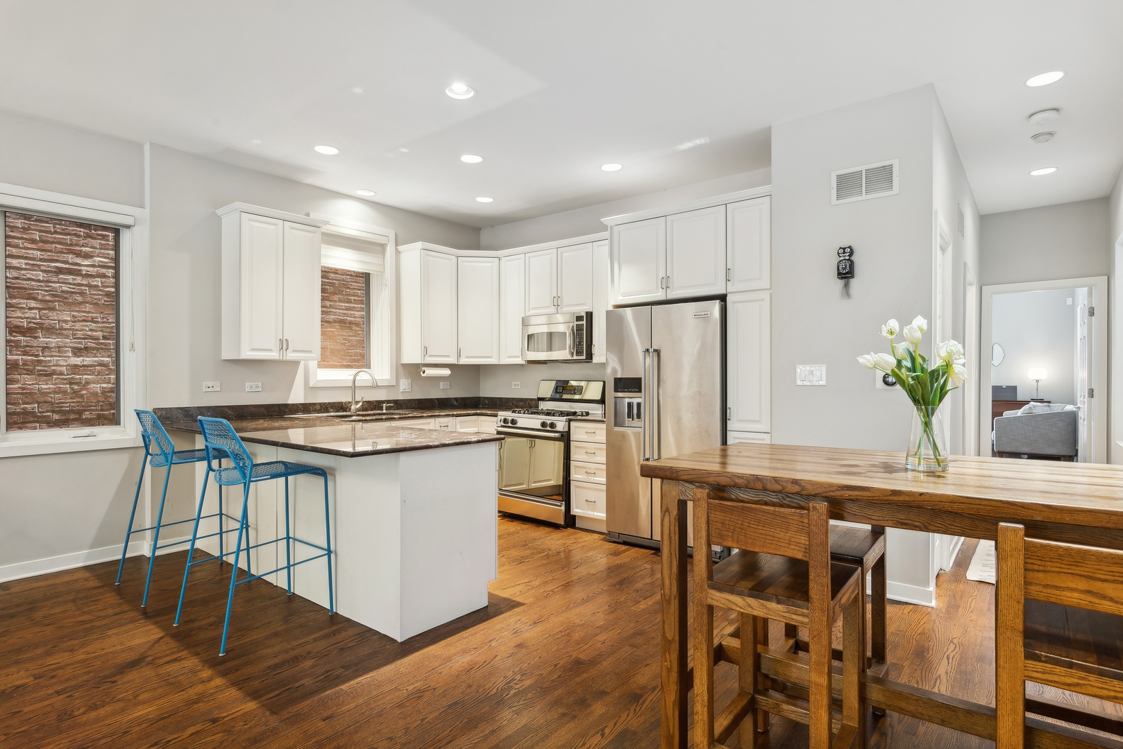 1411 N Mohawk Street Unit: 1