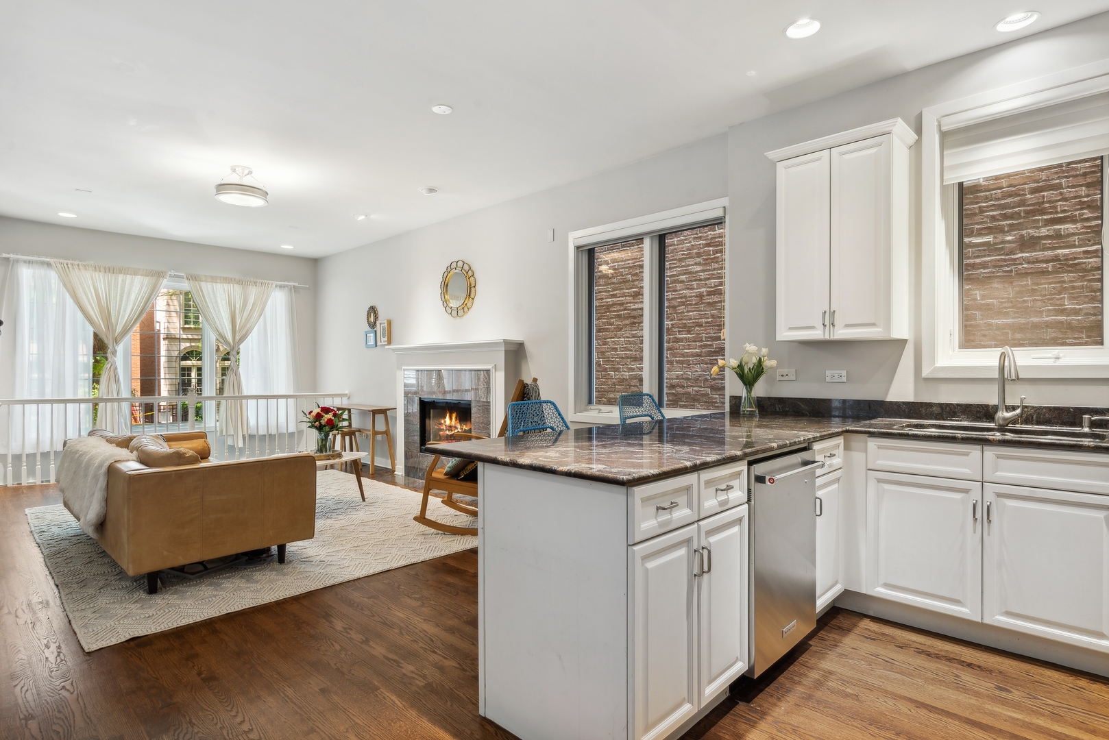 1411 N Mohawk Street Unit: 1