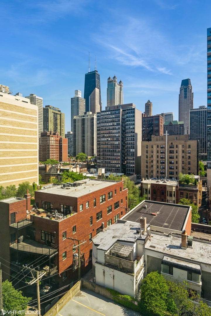 1 E Scott Street Unit: 1005