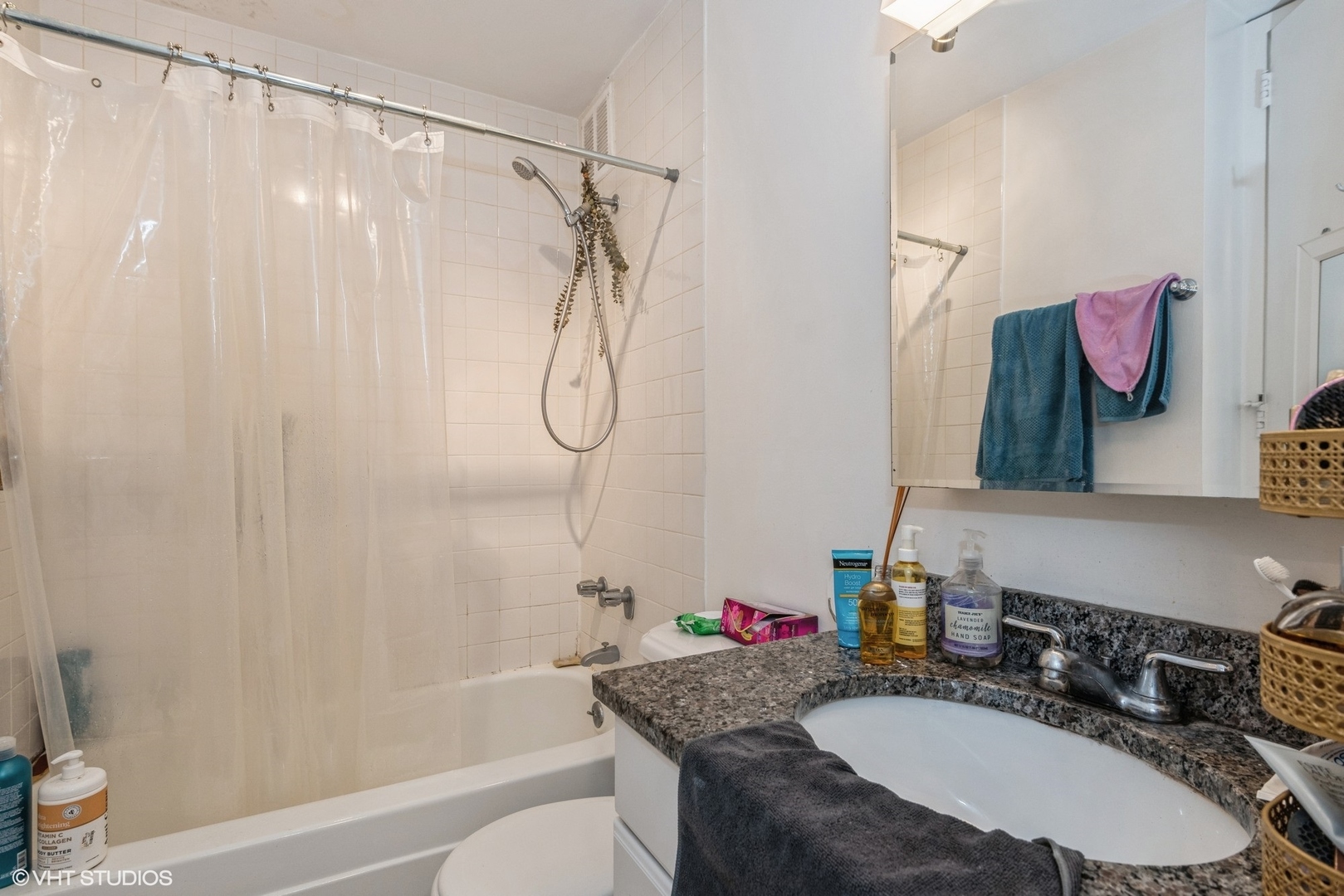 1 E Scott Street Unit: 1005