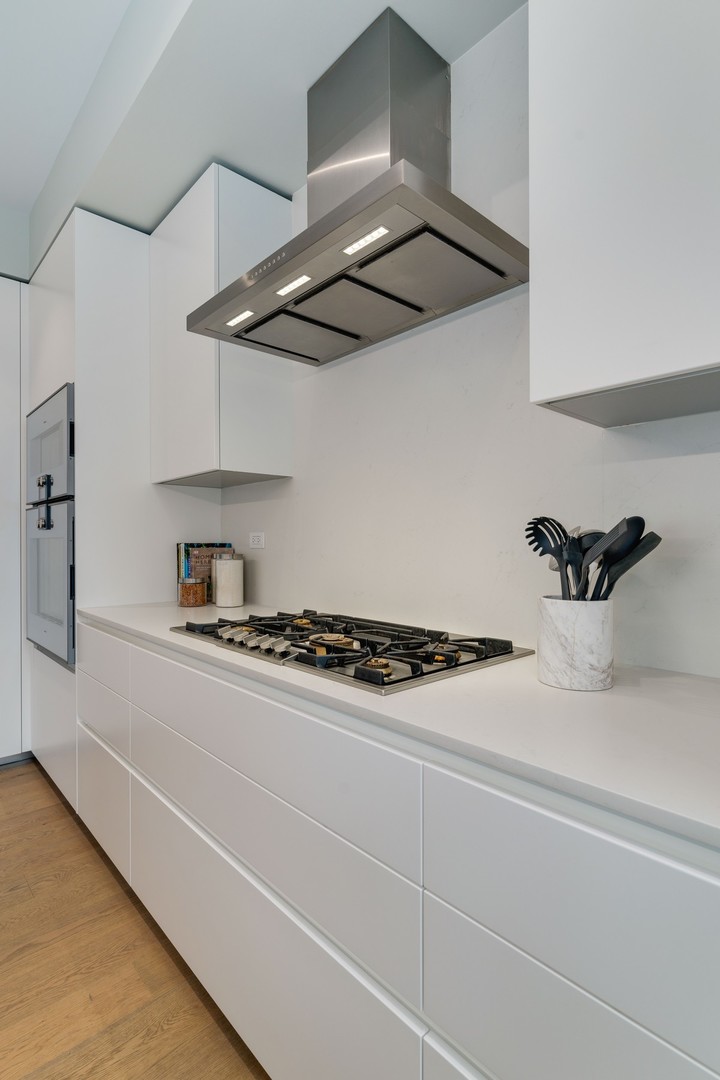 56 W HURON Street Unit: 10