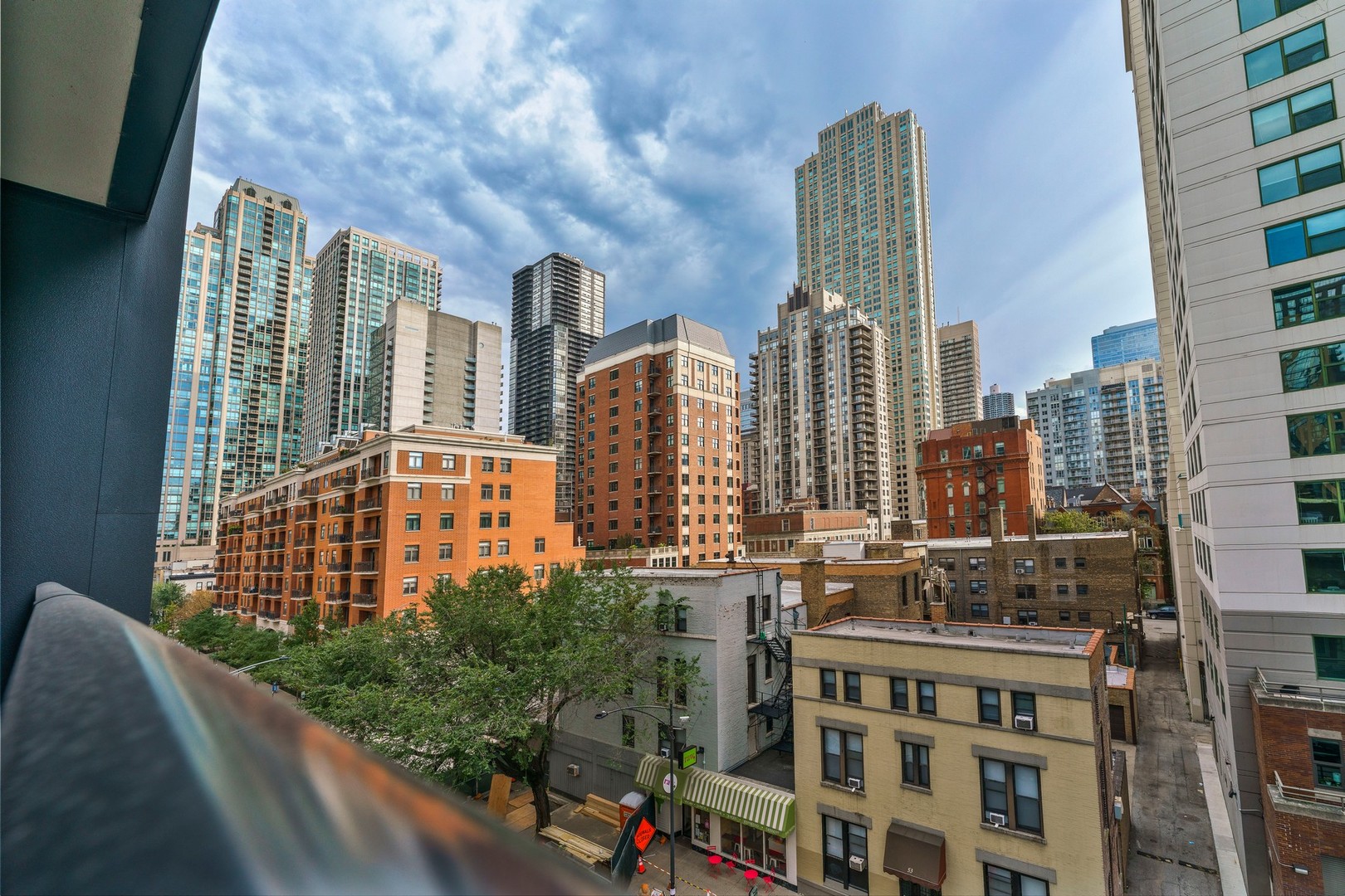 56 W HURON Street Unit: 10