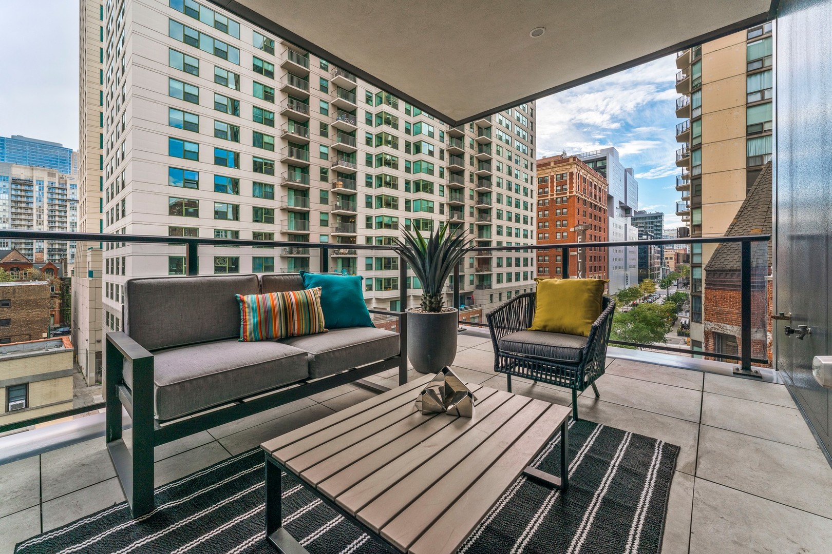 56 W HURON Street Unit: 10