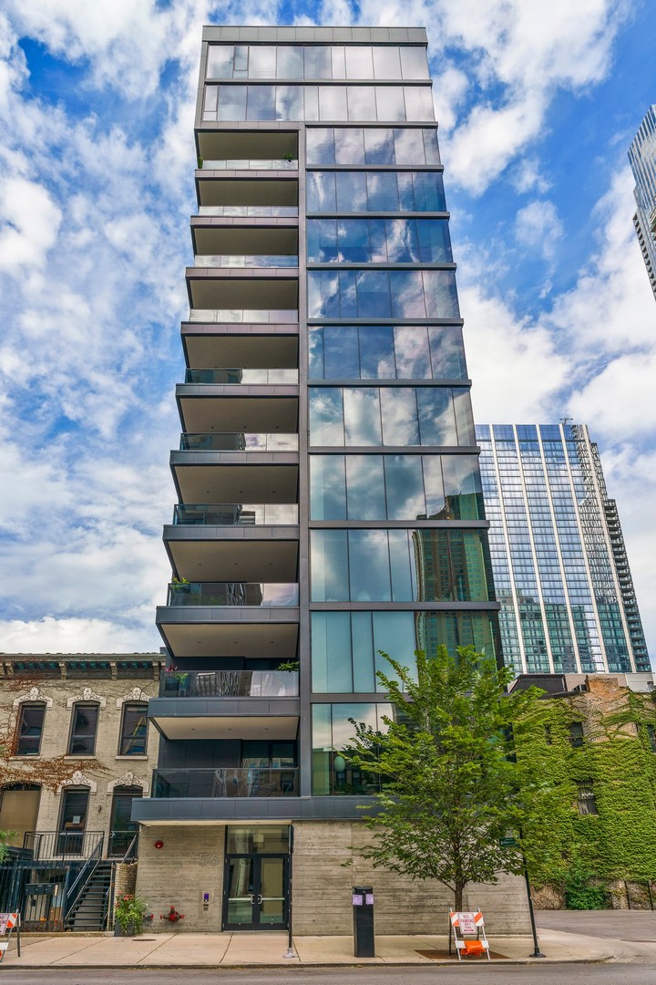 56 W HURON Street Unit: 10