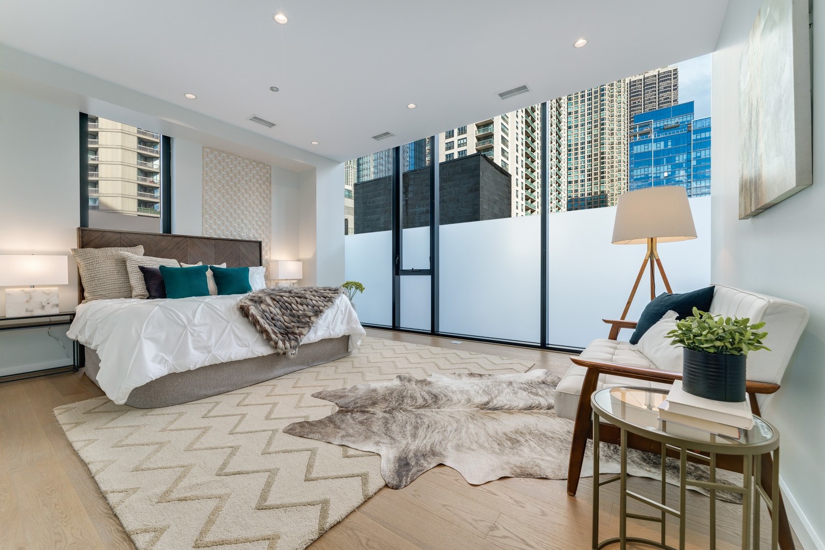 56 W HURON Street Unit: 10