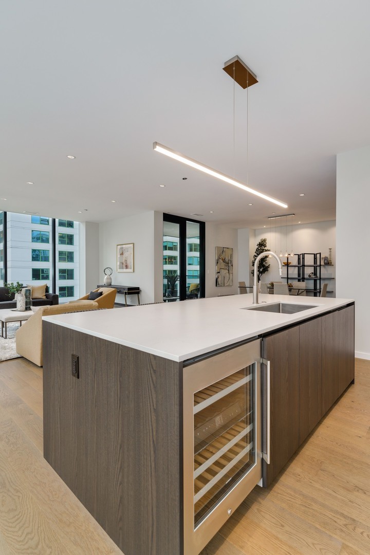56 W HURON Street Unit: 10
