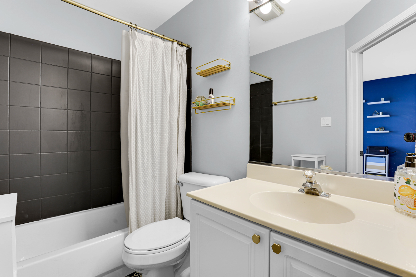 2807 N Wolcott Avenue Unit: A