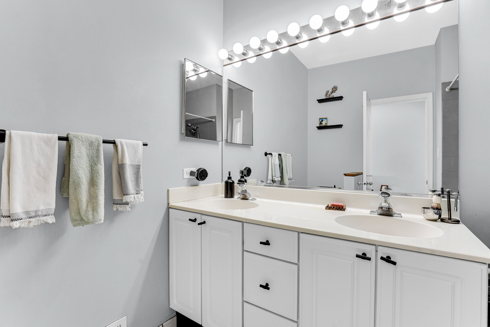 2807 N Wolcott Avenue Unit: A