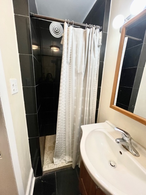 1947 N CLEVELAND Avenue Unit: 2F