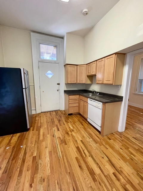 1947 N CLEVELAND Avenue Unit: 2F