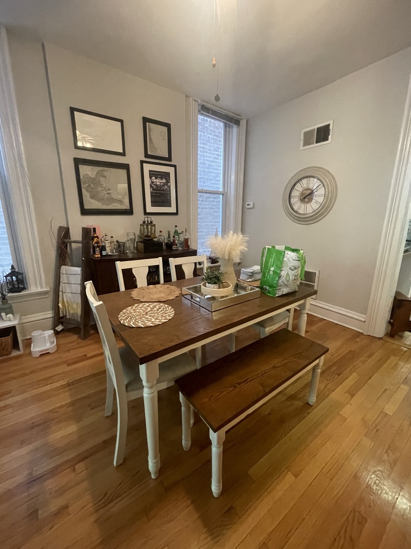 1947 N CLEVELAND Avenue Unit: 2F