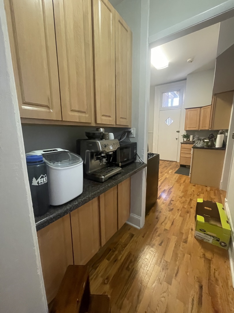 1947 N CLEVELAND Avenue Unit: 2F