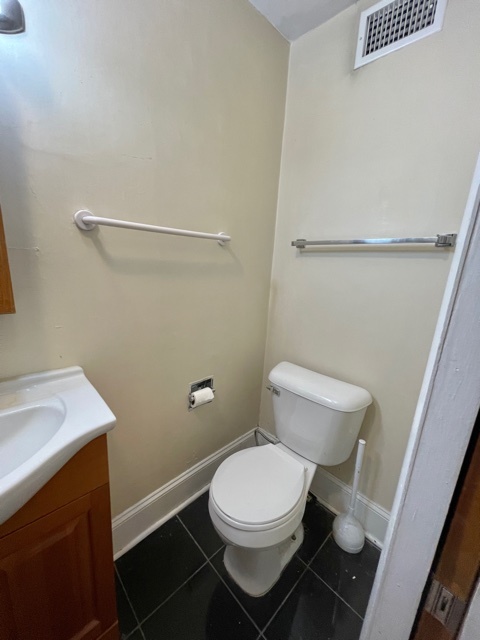 1947 N CLEVELAND Avenue Unit: 2F