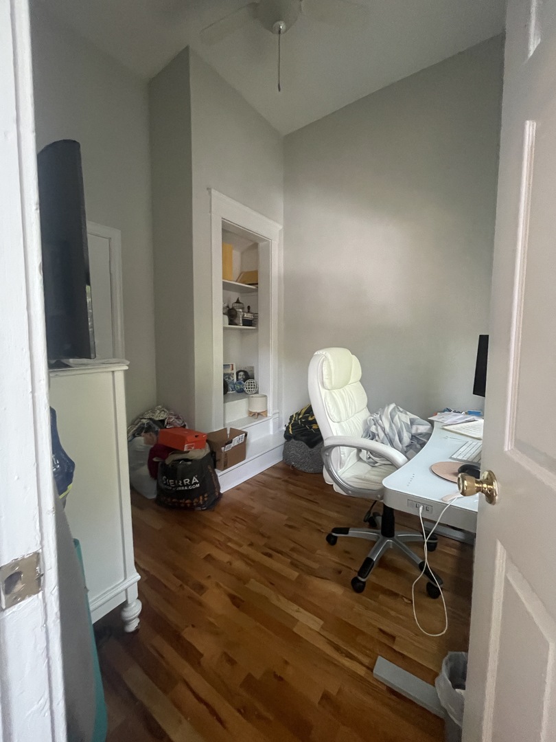 1947 N CLEVELAND Avenue Unit: 2F