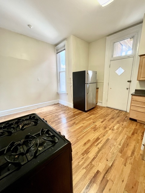 1947 N CLEVELAND Avenue Unit: 2F