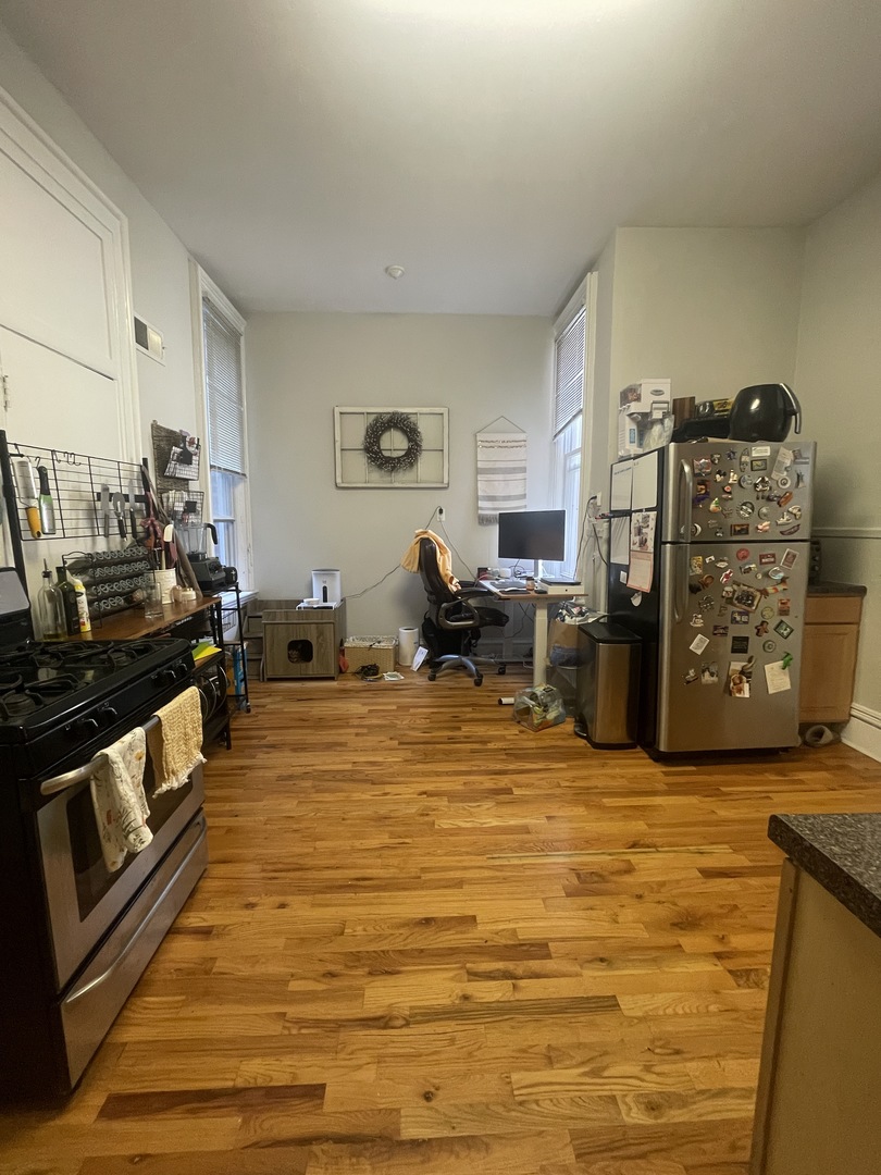 1947 N CLEVELAND Avenue Unit: 2F