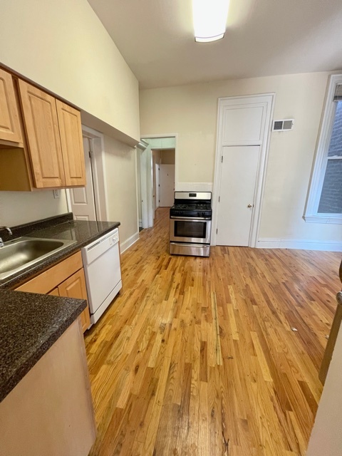 1947 N CLEVELAND Avenue Unit: 2F