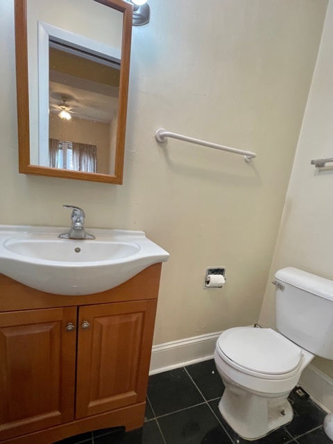 1947 N CLEVELAND Avenue Unit: 2F