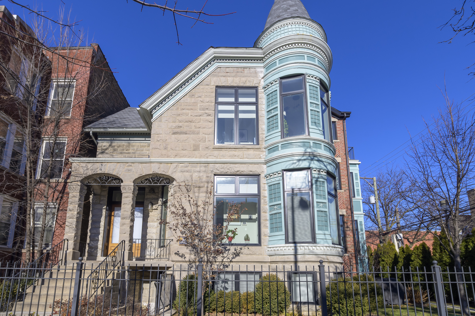 1418 W Addison Street Unit: 203