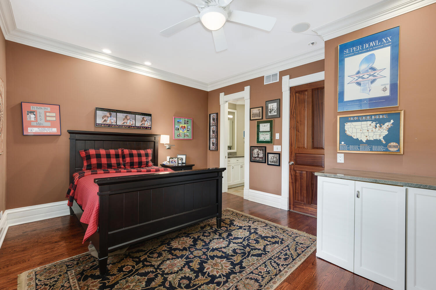 917 W Webster Avenue Unit: 2E