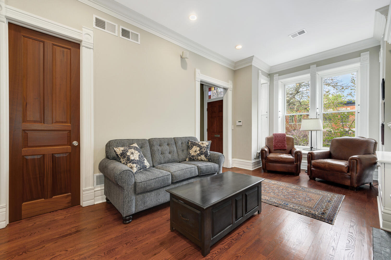 917 W Webster Avenue Unit: 2E