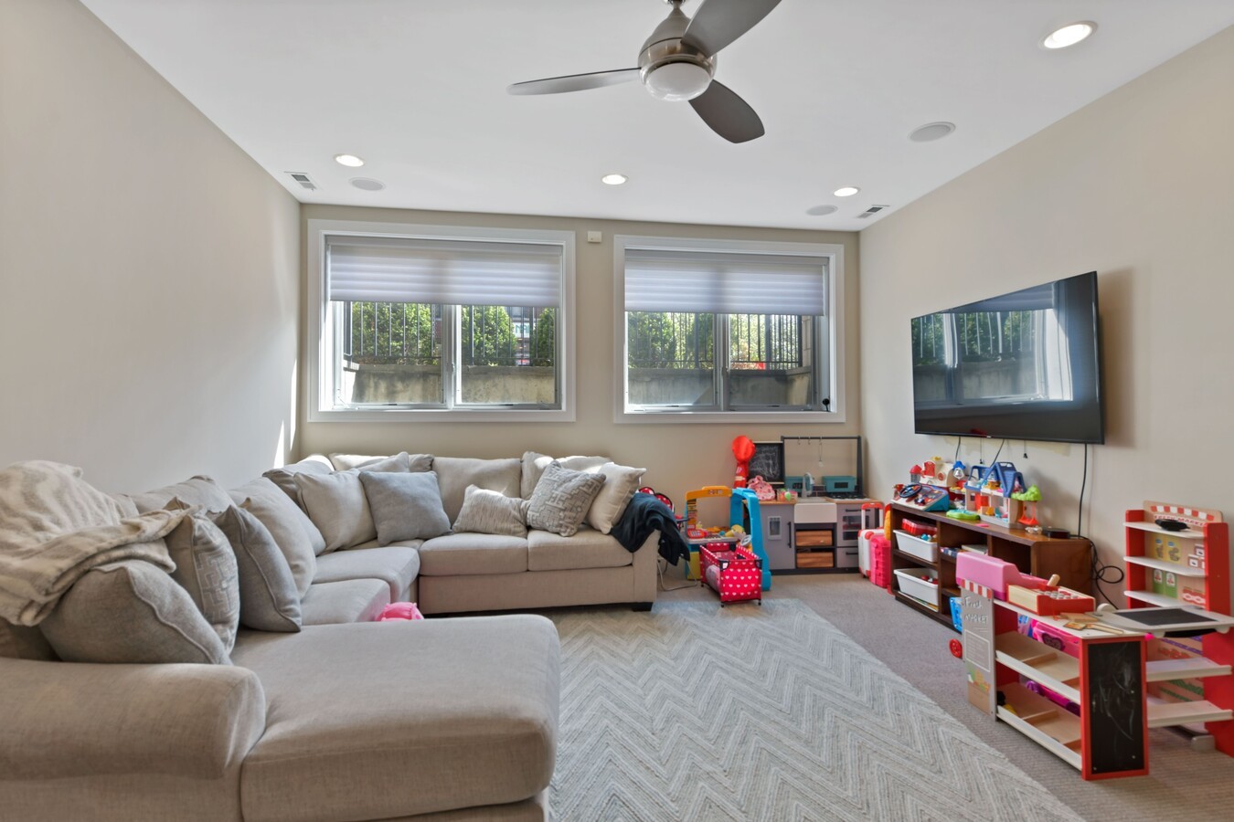 2224 W Roscoe Street Unit: A