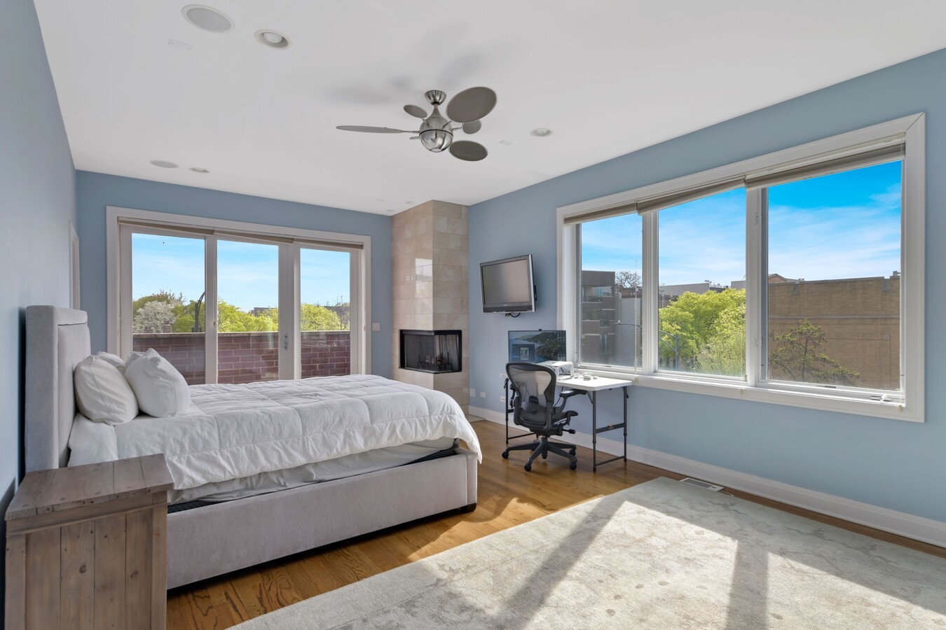2224 W Roscoe Street Unit: A