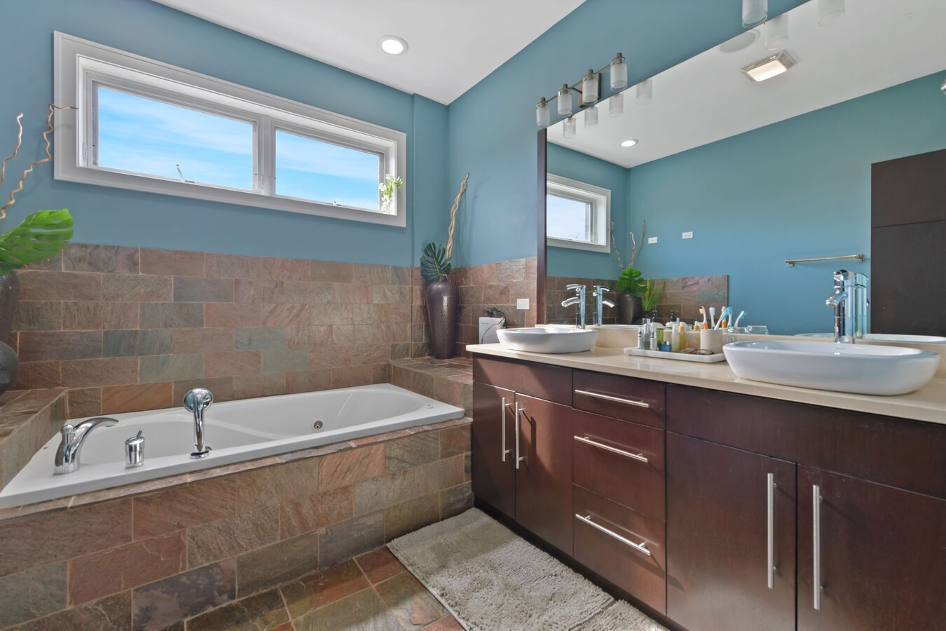 2224 W Roscoe Street Unit: A