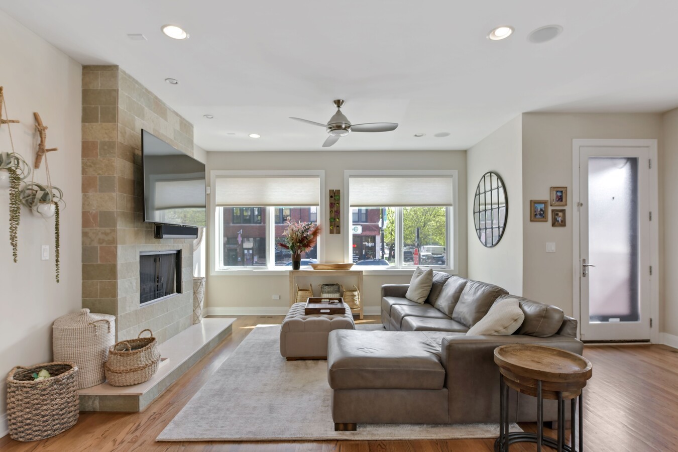 2224 W Roscoe Street Unit: A