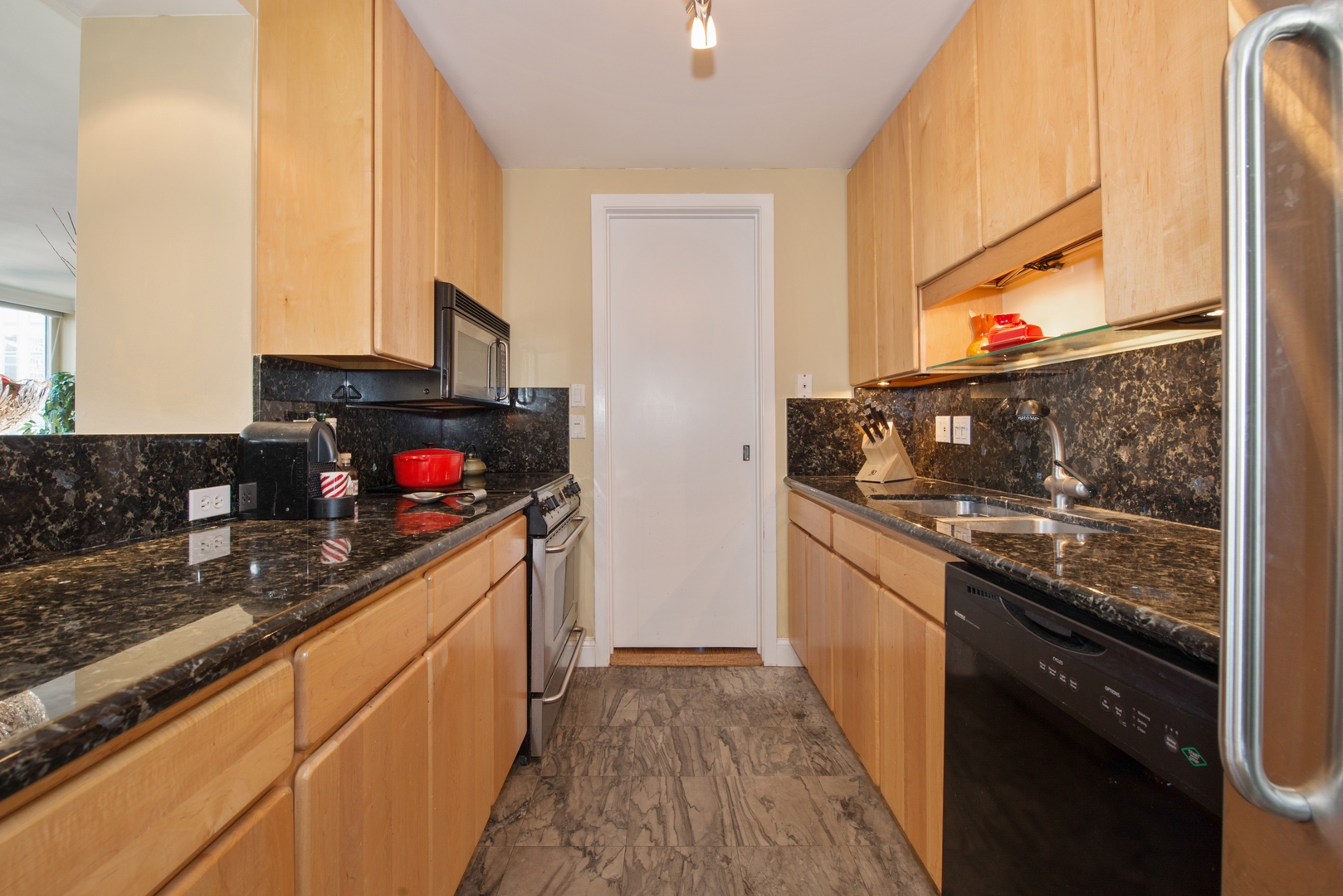 111 E Chestnut Street Unit: 22G