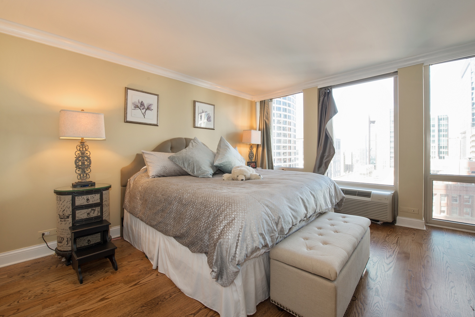 111 E Chestnut Street Unit: 22G