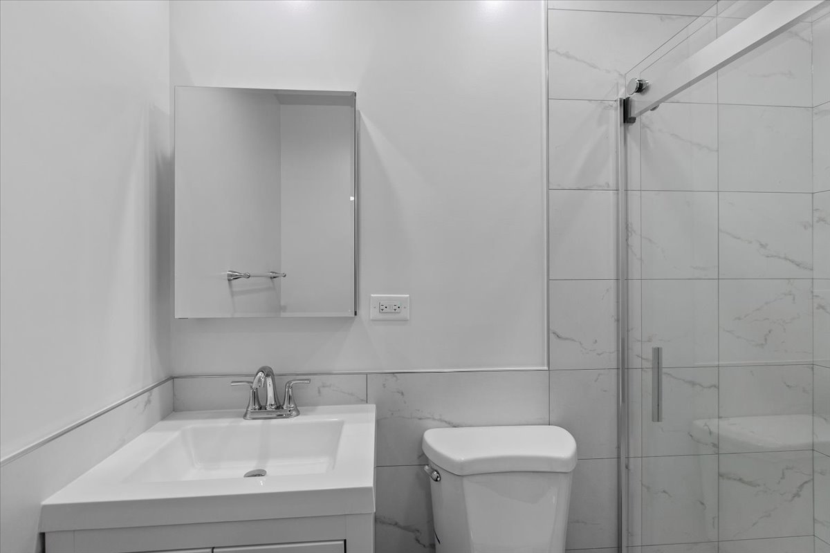 541 W OAKDALE Avenue Unit: 217