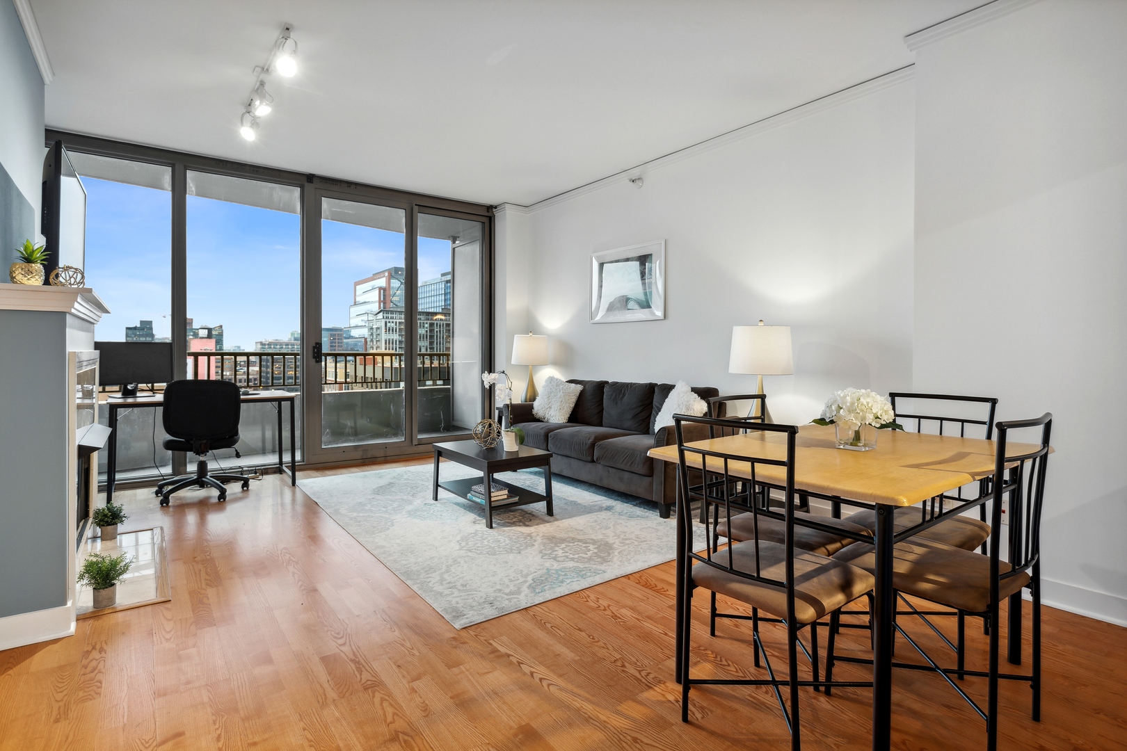 200 N JEFFERSON Street Unit: 2207