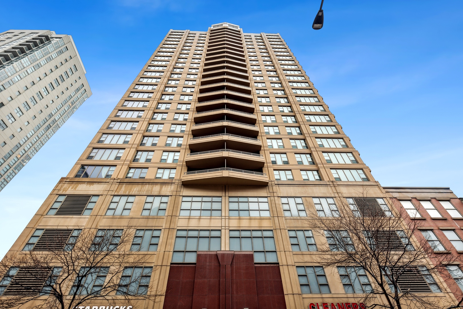 200 N JEFFERSON Street Unit: 2207