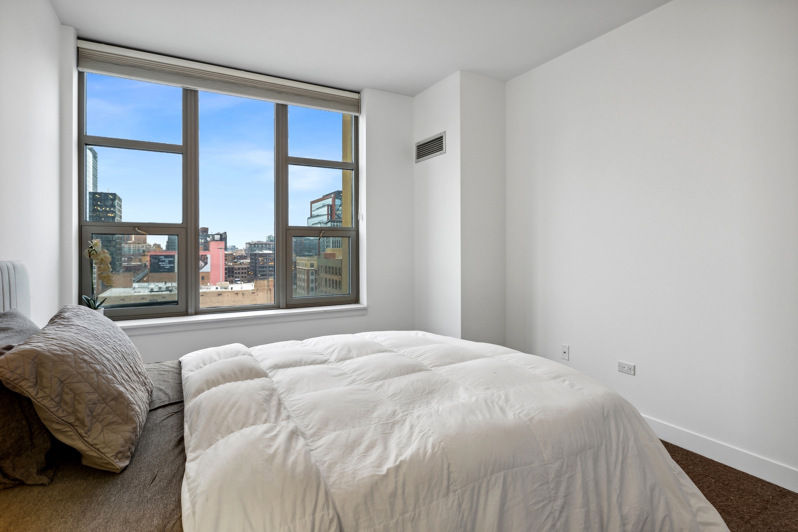 200 N JEFFERSON Street Unit: 2207