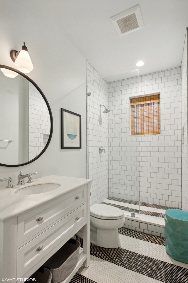 2517 N Marshfield Avenue