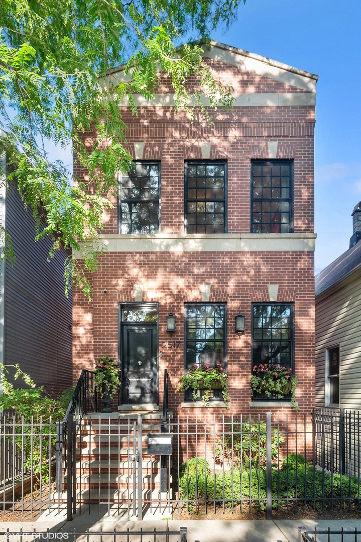 2517 N Marshfield Avenue