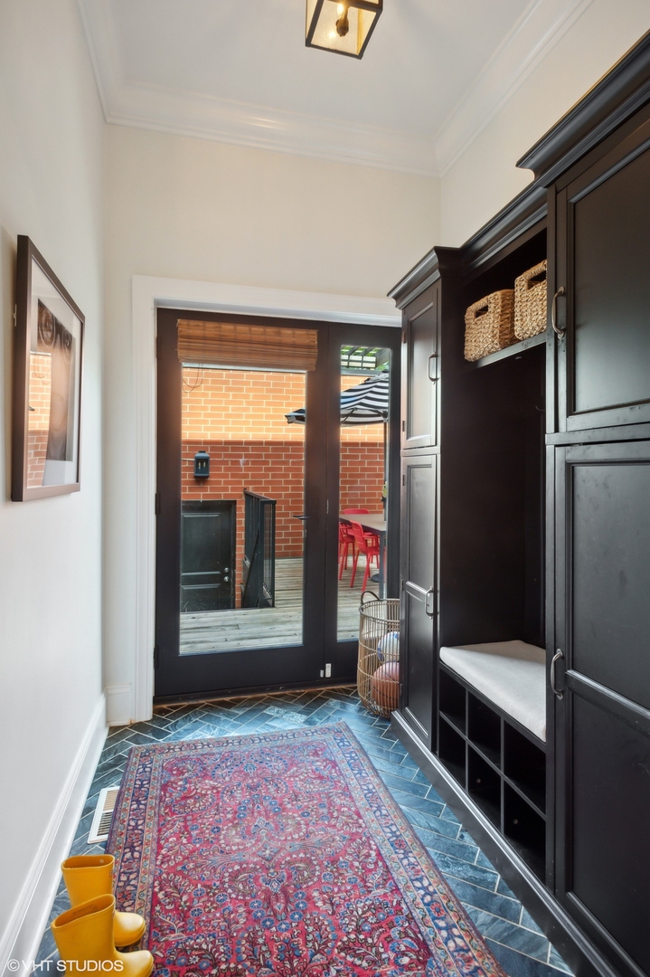 2517 N Marshfield Avenue