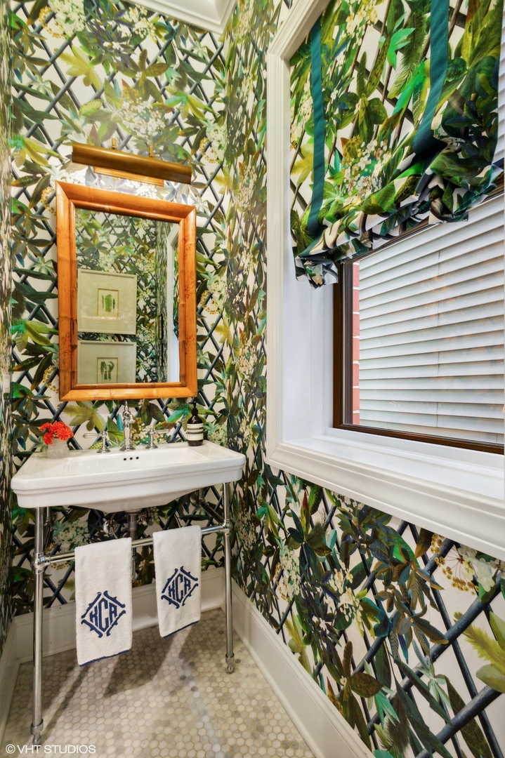 2517 N Marshfield Avenue