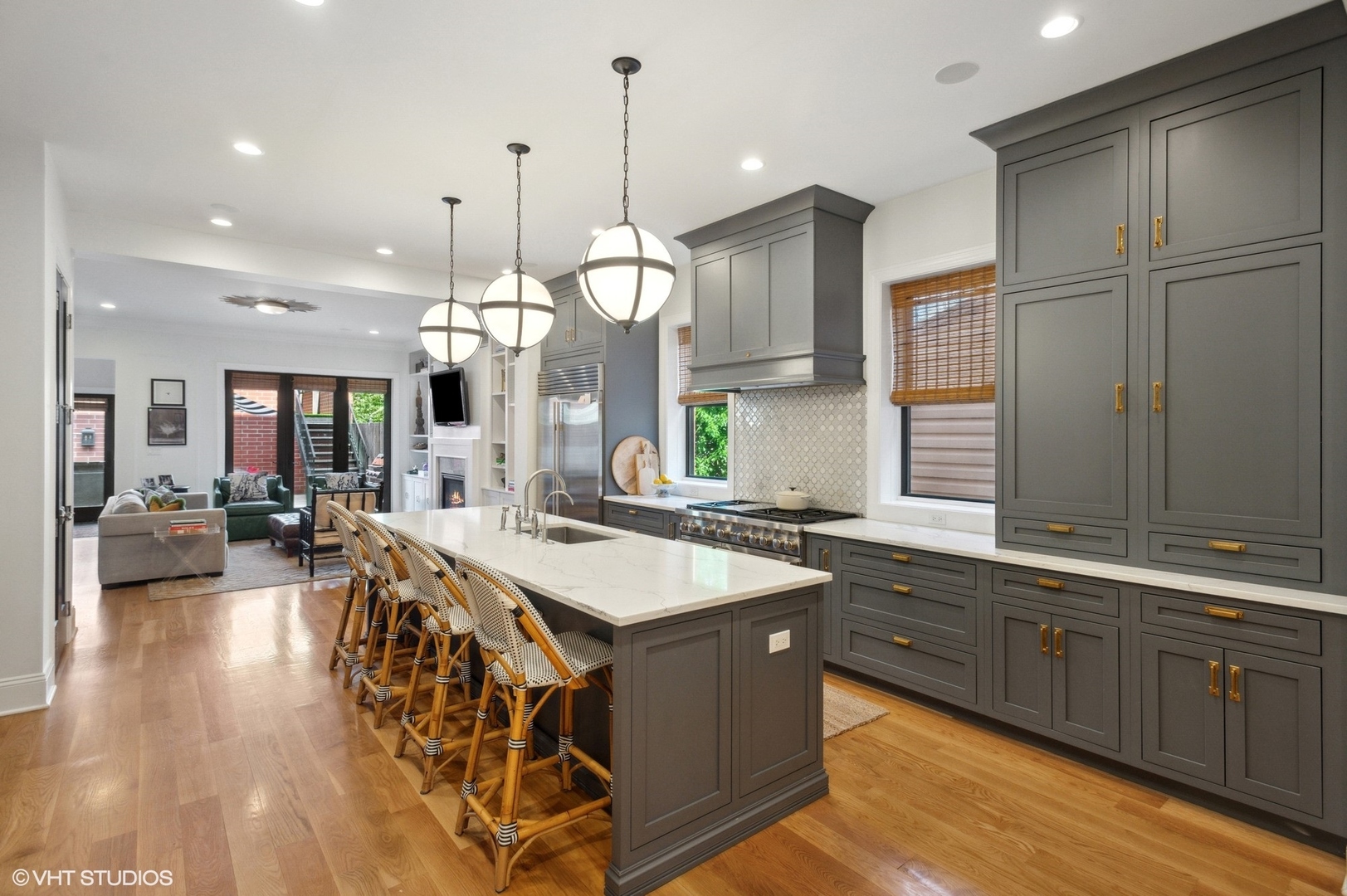 2517 N Marshfield Avenue