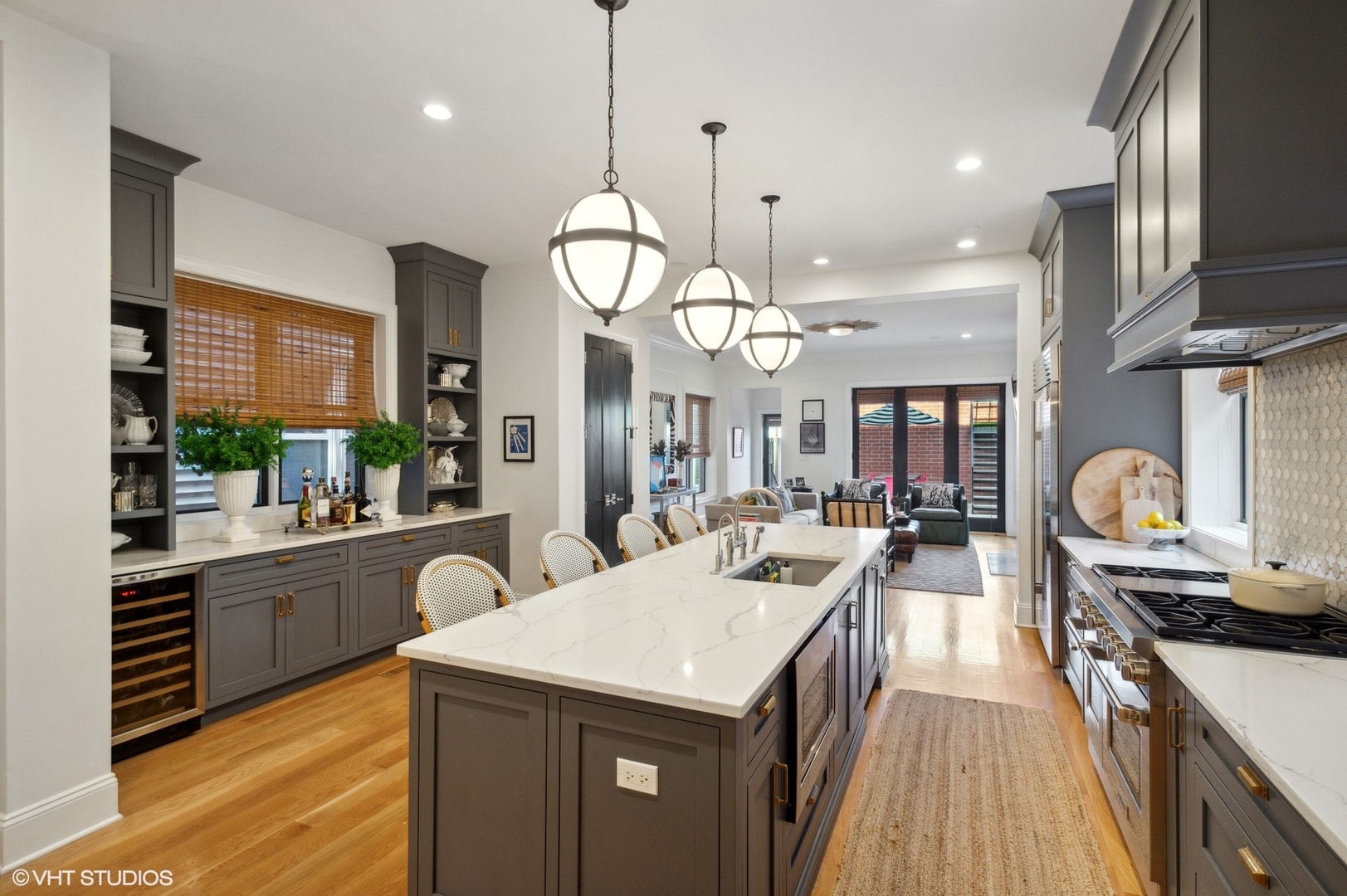 2517 N Marshfield Avenue