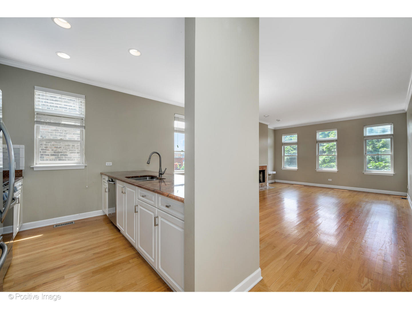 4315 N KENMORE Avenue Unit: 3S