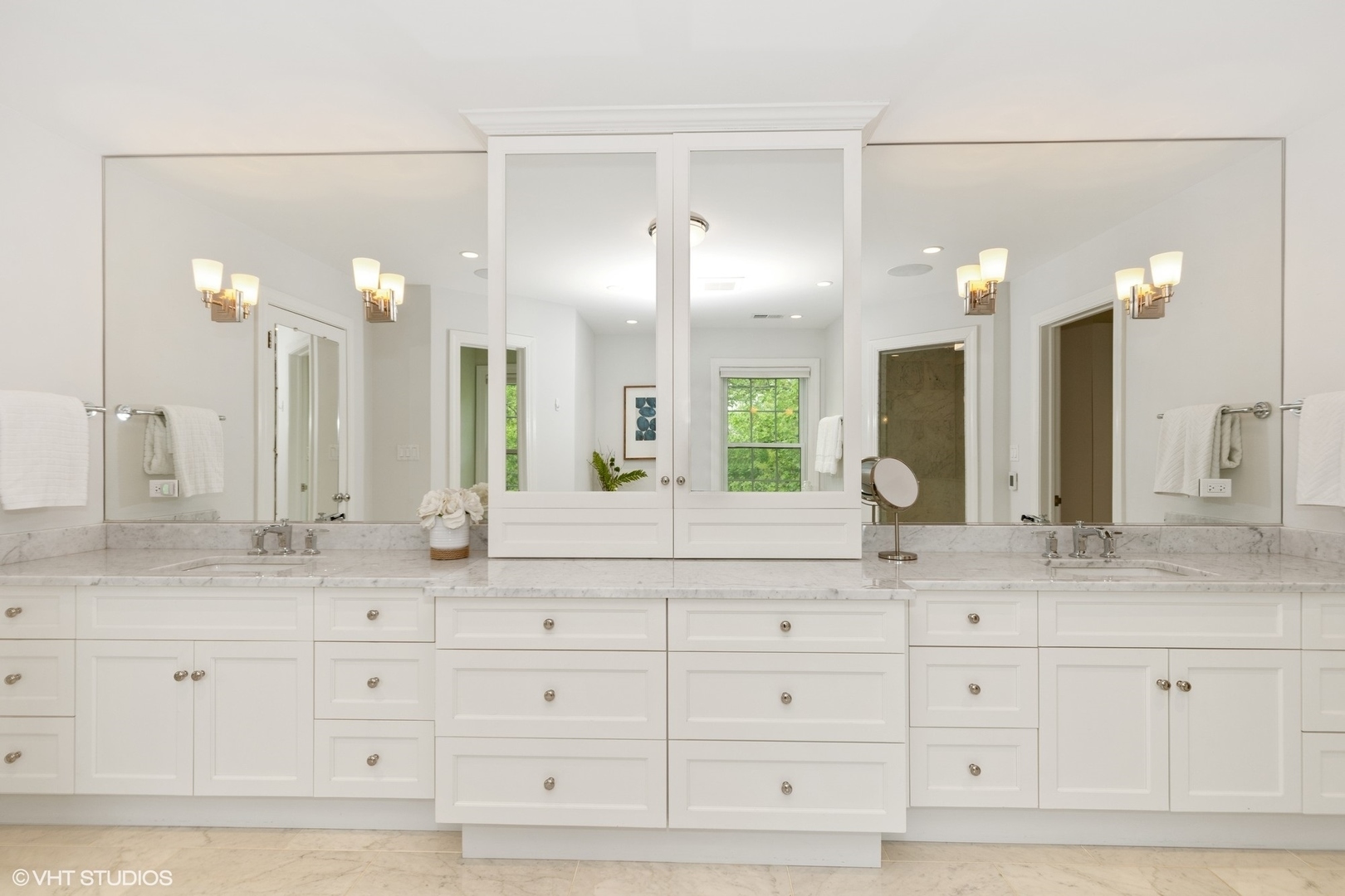 209 N Green Bay Road